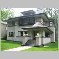 Edward R. Hills House (Hills-DeCaro House), 1906. Oak Park, Illinois, USA, photo IvoShandor, Wikipedia.jpg